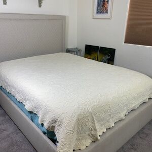 Vtg Matelesse Queen/Full floral bedpread , coverlet french country